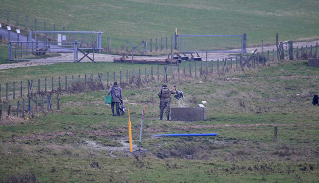 Waschen der blutigen Gans in Viehtränke, Foto (C): Eilert Voß